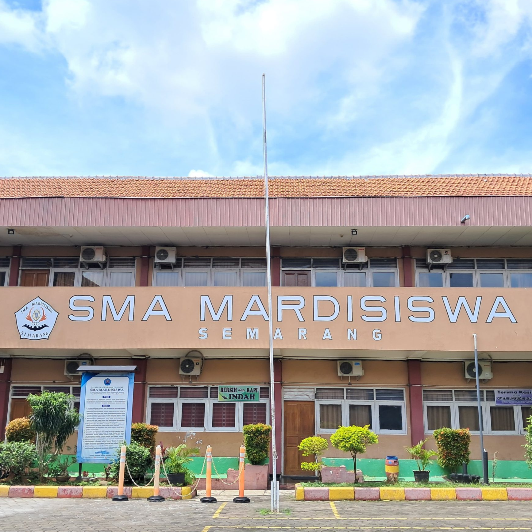 Gedung sekolah SMA Mardisiswa
